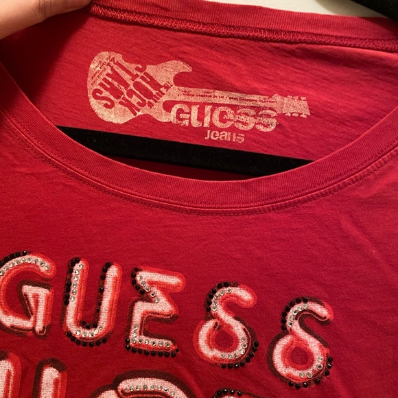 Guess red long sleeve T shirt fits S-M Bust 36’ length 26’ shoulder 16’ - Picture 3 of 7